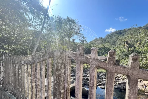 202404220933-casa-com-cachoeira-em-paraty (10)