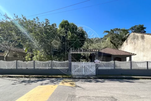 202404220933-casa-com-cachoeira-em-paraty (13)